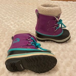 Purple/aqua kids snow boots Sorel little kids sz 8